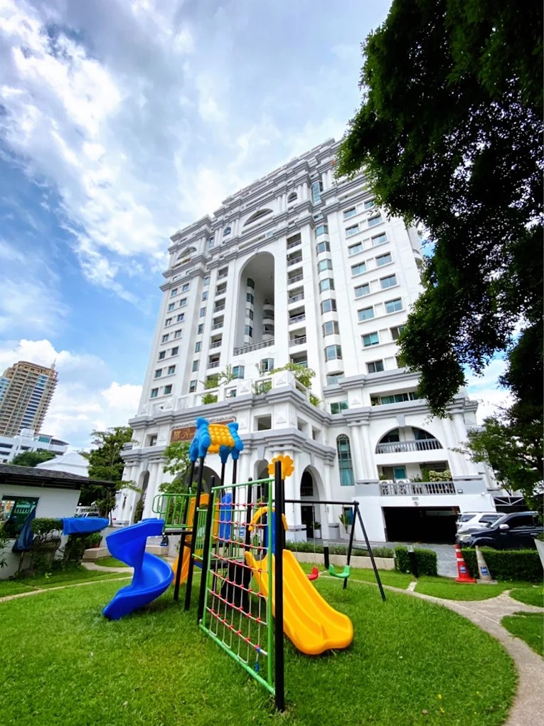 Royal Castle Sukhumvit 3+1 bedroom apartment for rent