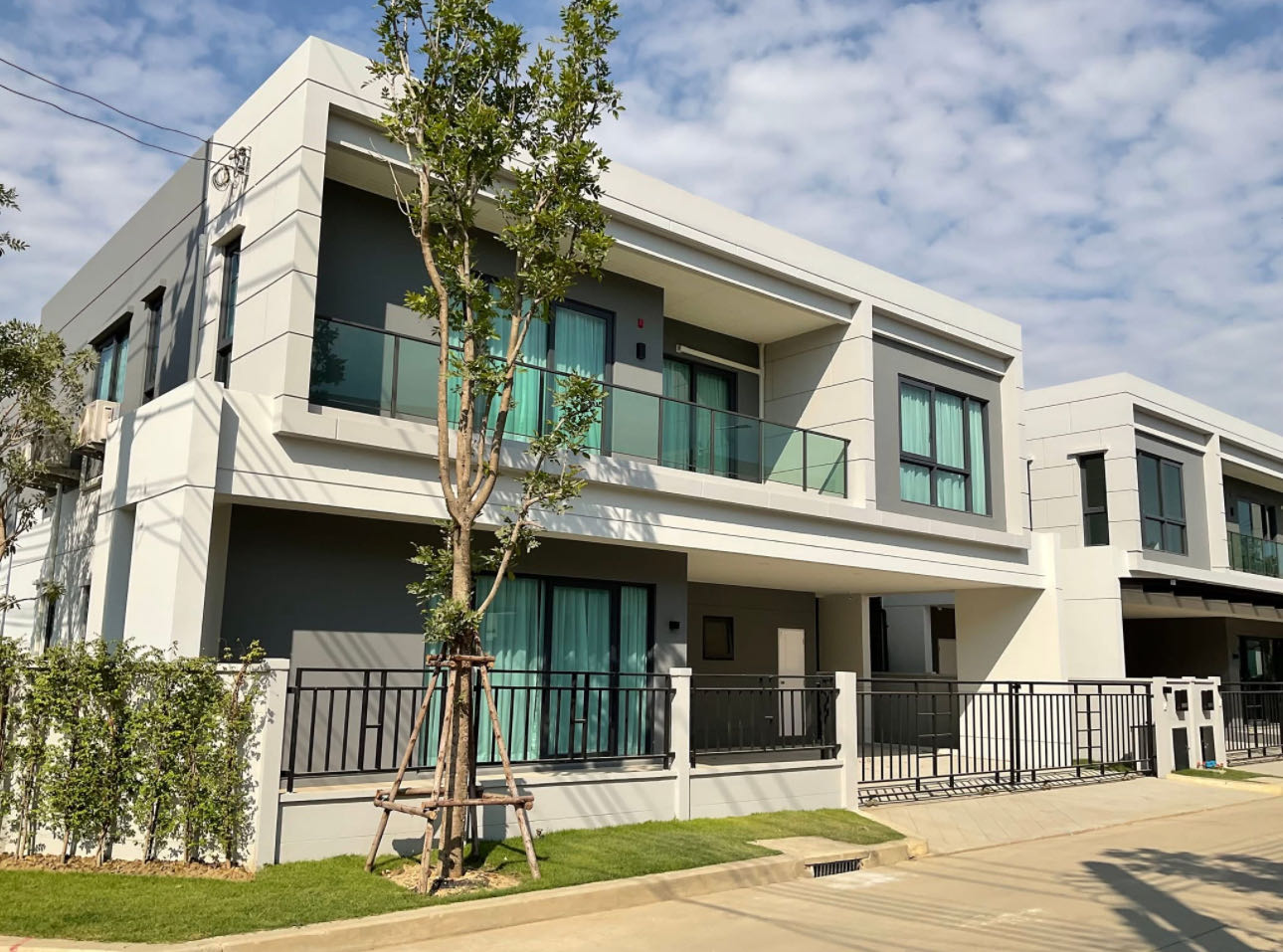 Bang Na 4+1 bedroom villa for rent