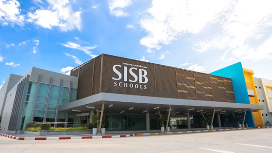 外派可以忍，教育不能赌：在罗勇，真正让家庭安心的是这所学校