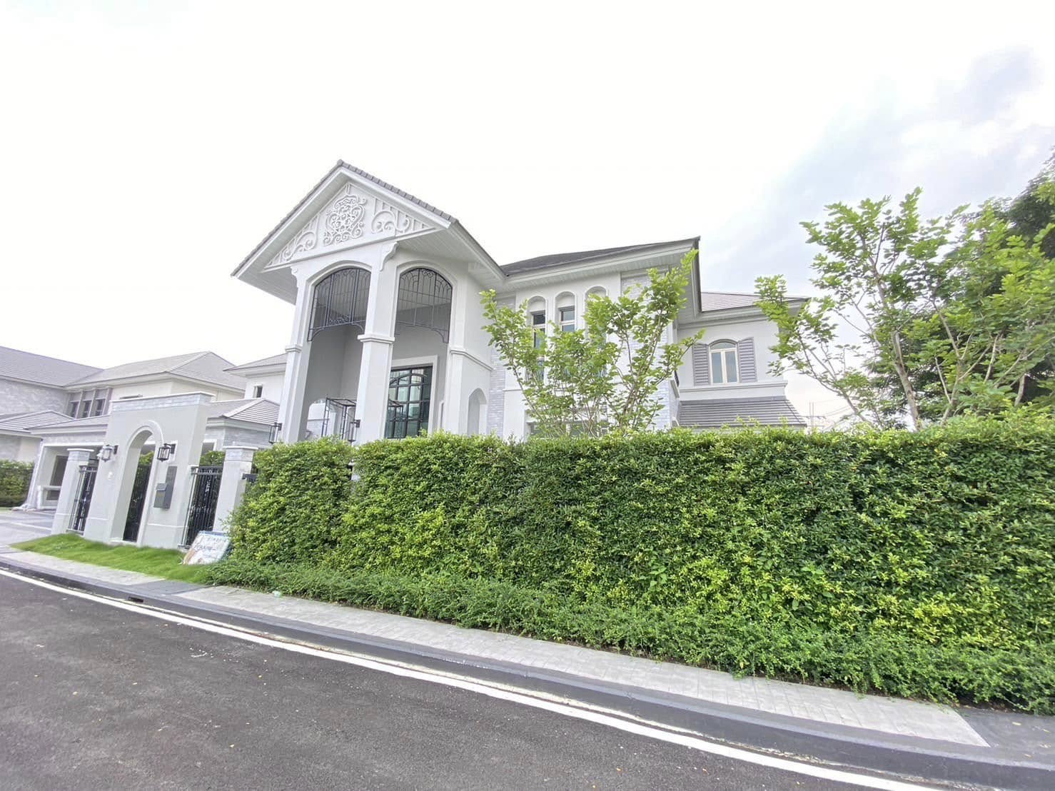 Krungthep Kreetha 5+2 bedroom villa for rent