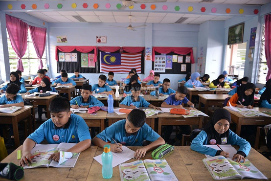 1300 万 vs 1 万：看完 2025 升学数据，我终于明白为什么家长急着去大马办身份