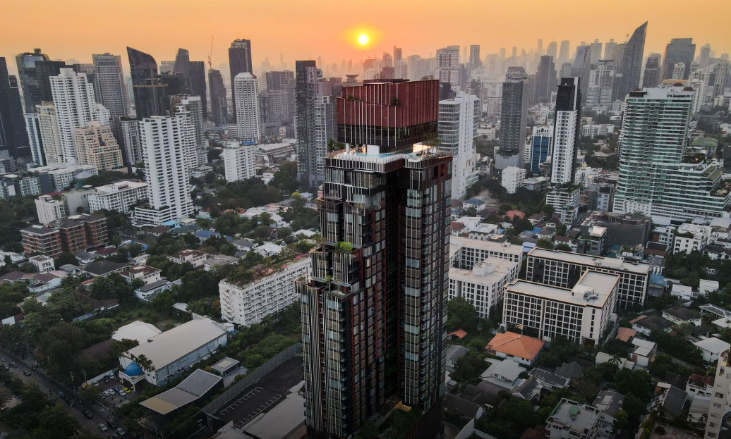 Rhythm Ekkamai Estate 一房公寓出租*可SOHO